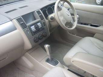 2004 Nissan Tiida Pictures