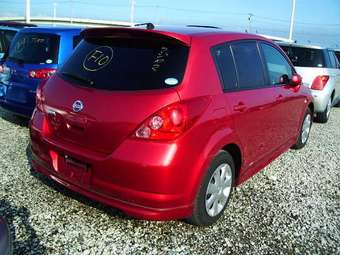 2004 Nissan Tiida Pictures