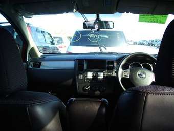 2004 Nissan Tiida Pictures