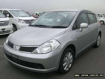 2004 Nissan Tiida Wallpapers