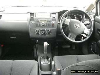 2004 Nissan Tiida Pics