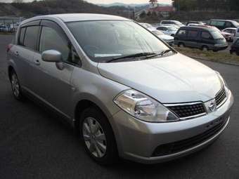 2004 Nissan Tiida Pics