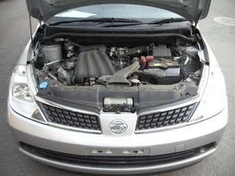 2004 Nissan Tiida Pictures