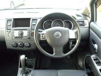 2004 Nissan Tiida Photos