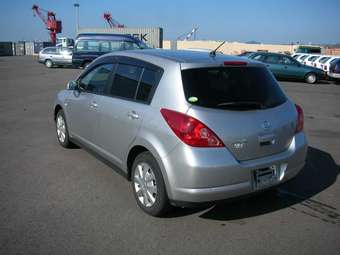 2004 Nissan Tiida Photos