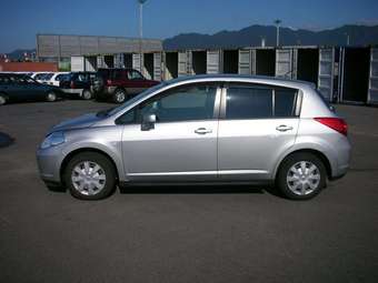 2004 Nissan Tiida Pictures