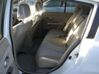 2004 Nissan Tiida Pictures