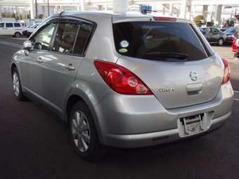 2004 Nissan Tiida Photos