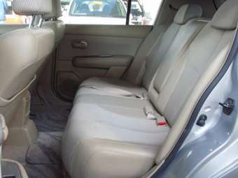 2004 Nissan Tiida Photos