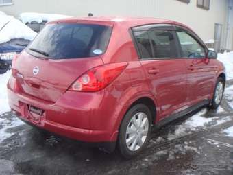 2004 Nissan Tiida Pictures