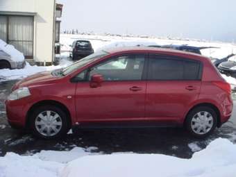 2004 Nissan Tiida Photos