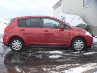 2004 Nissan Tiida Photos