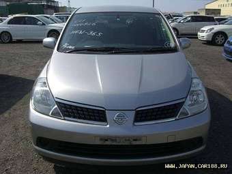 2004 Nissan Tiida Pictures