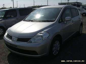 2004 Nissan Tiida Pictures