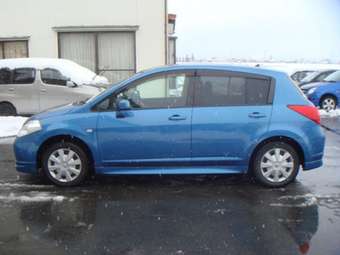 2004 Nissan Tiida Pictures