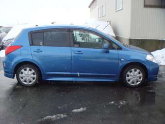 2004 Nissan Tiida Photos