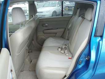 2004 Nissan Tiida Photos