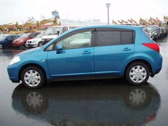 2004 Nissan Tiida Photos