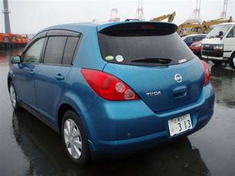 2004 Nissan Tiida Pictures