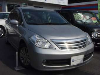 2004 Nissan Tiida Pictures