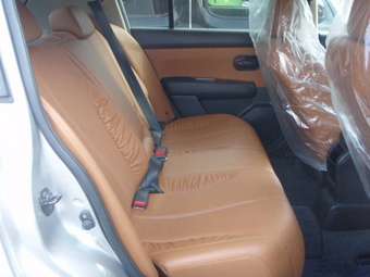 2004 Nissan Tiida Photos