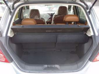 2004 Nissan Tiida Photos