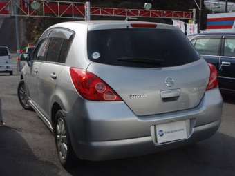 2004 Nissan Tiida Pictures