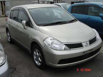 2004 Nissan Tiida Pictures