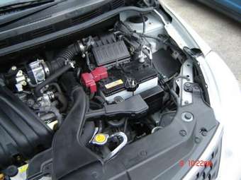 2004 Nissan Tiida Pictures