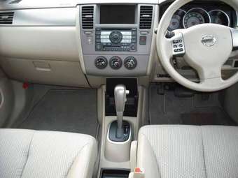 2004 Nissan Tiida Photos