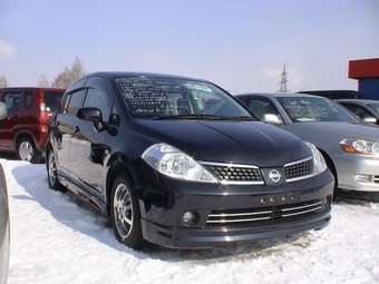 2004 Nissan Tiida Photos