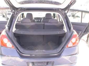 2004 Nissan Tiida Images