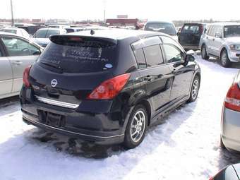 2004 Nissan Tiida Pictures