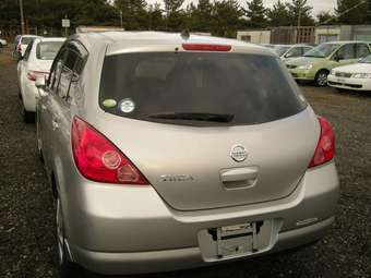 2004 Nissan Tiida Photos