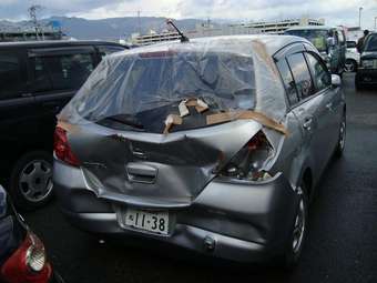 2004 Nissan Tiida Pictures