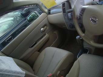 2004 Nissan Tiida Pics