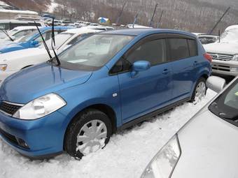 2004 Nissan Tiida Pictures