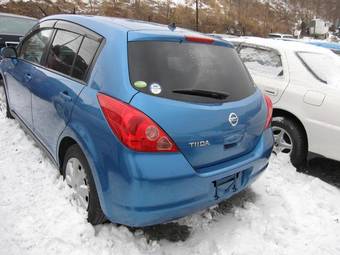 2004 Nissan Tiida Pics