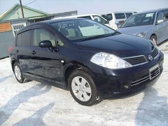 2004 Nissan Tiida Pics