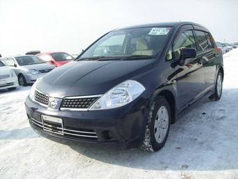 2004 Nissan Tiida Pictures