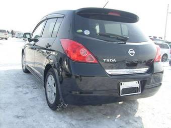 2004 Nissan Tiida Pictures