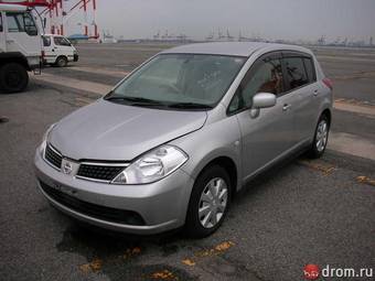 2004 Nissan Tiida Pics