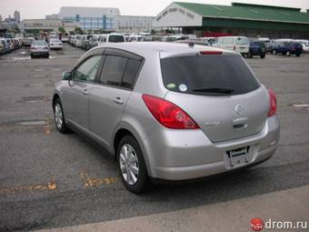 2004 Nissan Tiida Pictures