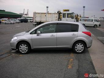 2004 Nissan Tiida Photos