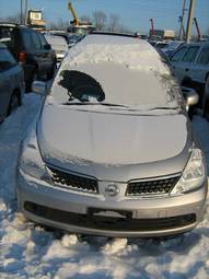 2004 Nissan Tiida Photos