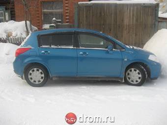 2004 Nissan Tiida Photos