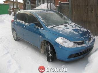 2004 Nissan Tiida Photos