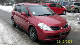 2004 Nissan Tiida Pictures