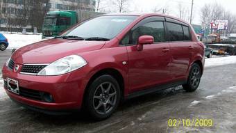 2004 Nissan Tiida Pics