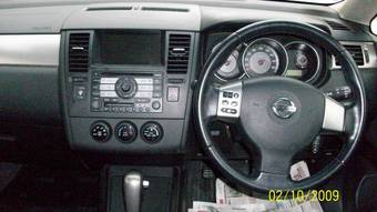 2004 Nissan Tiida Photos